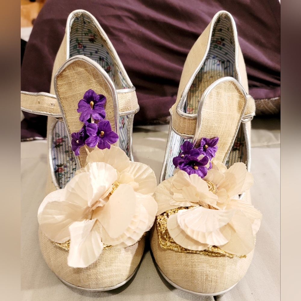 Irregular Choice acrylic heels. Cream with purple and gold accents size 9.5 - Picture 8 of 8